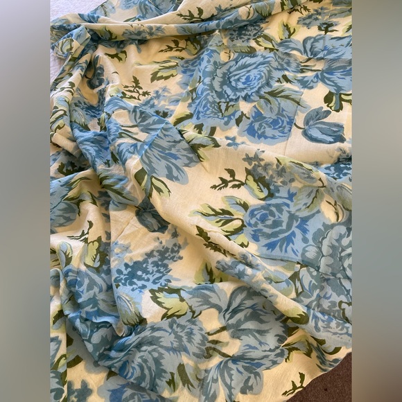 Blue Flowered Sarong/Pareo - Picture 5 of 7